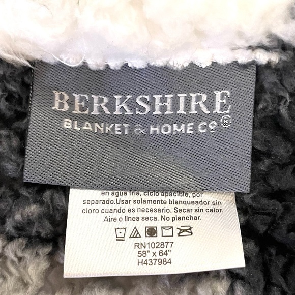 Berkshire OS Plaid Poncho NWOT - Picture 13 of 16